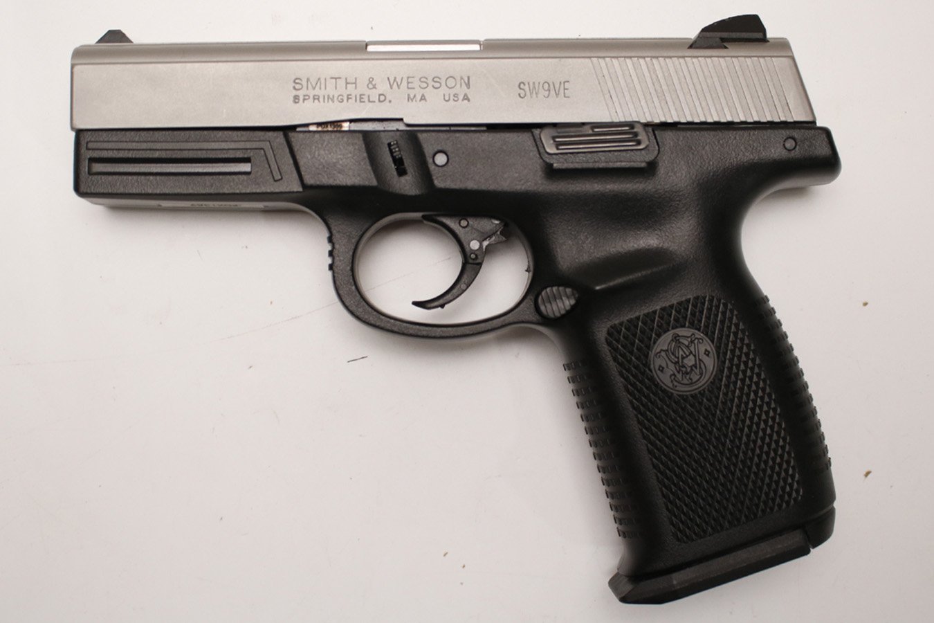 SMITH AND WESSON SW9VE 9mm Police Trade-In Pistol
